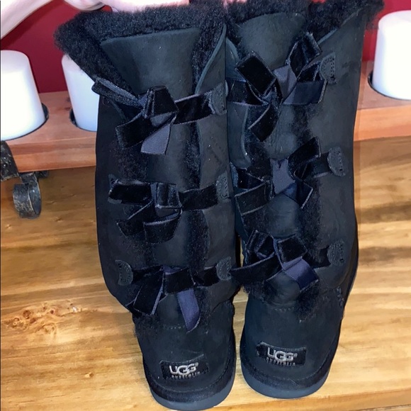 🛑SOLD🛑Women’s Black Tall Uggs with Bows - Picture 2 of 7